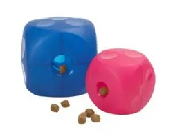 BUSTER JUGUETE CUBO SUAVE P/COMIDA O PREMIO ROSA 12CM KRUUSE